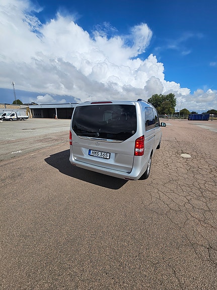 Mercedes-Benz V220 d 2 of 9