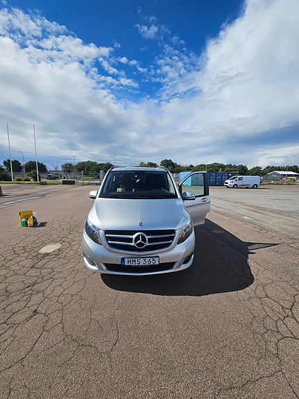 Mercedes-Benz V220 d 8 of 9
