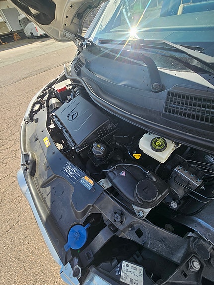 Mercedes-Benz V220 d 4 of 9