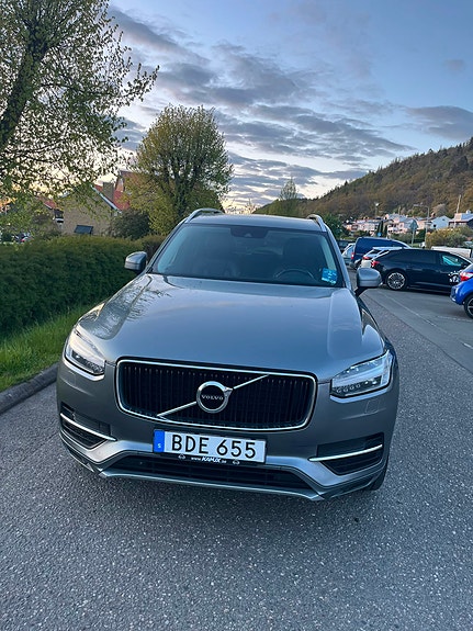 Volvo XC90 10 of 16