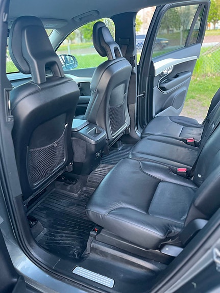 Volvo XC90 11 of 16