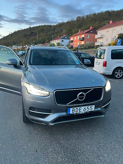 Volvo XC90 2 of 16