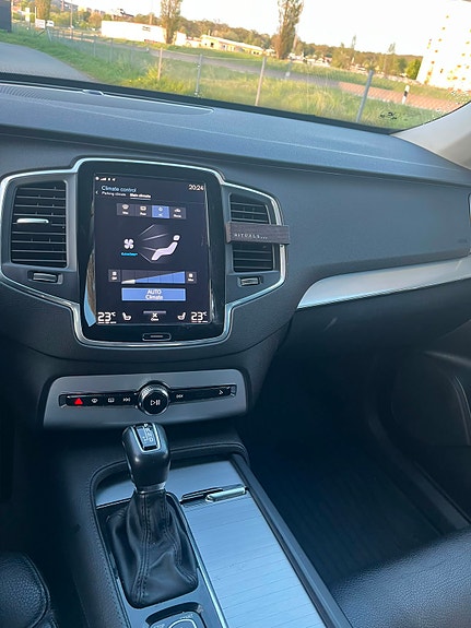Volvo XC90 15 of 16