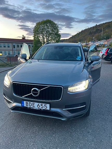 Volvo XC90 3 of 16