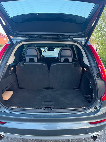 Volvo XC90 5 of 16