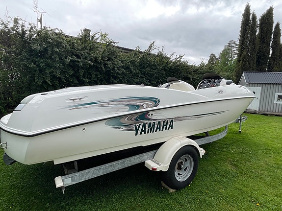 Yamaha LS2000 2 of 4