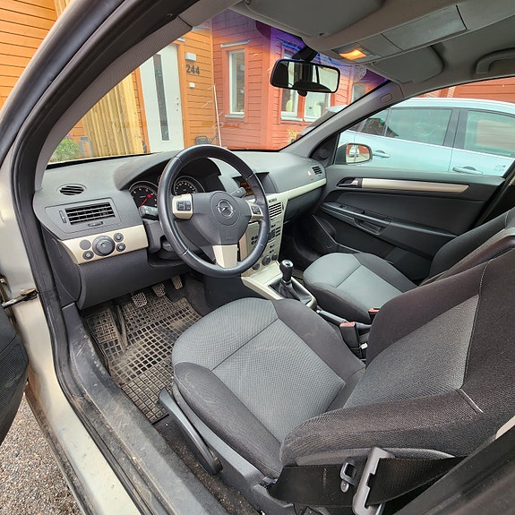 Opel Astra 5 of 7