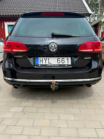 Volkswagen Passat 12 of 16