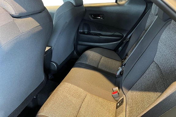 Toyota C-HR 13 of 22