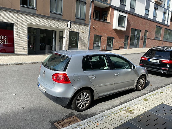 Volkswagen Golf V 3 of 3
