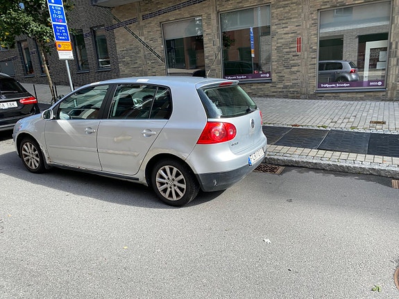 Volkswagen Golf V 2 of 3