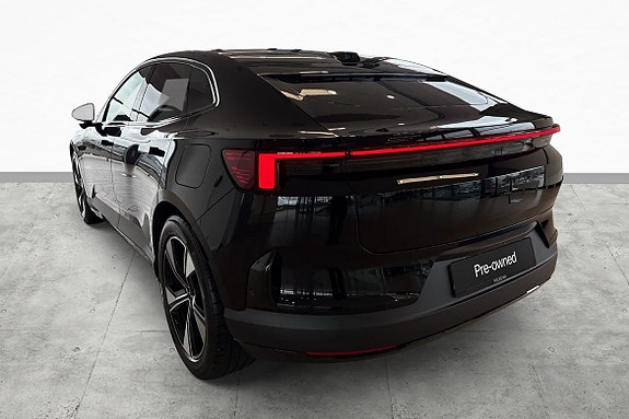 Polestar 4 8 of 30