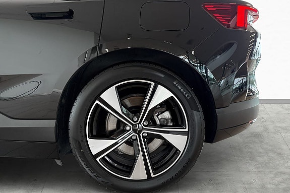 Polestar 4 6 of 30