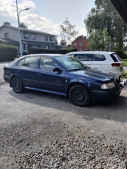 Skoda Octavia 2 of 4