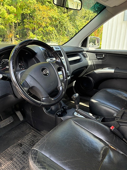 Kia Sportage 2 of 6