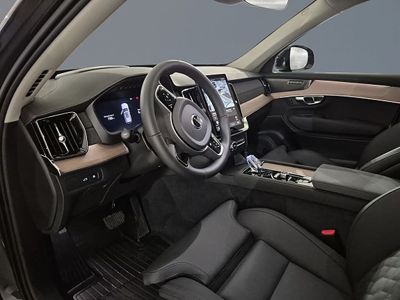 Volvo XC90 4 of 15