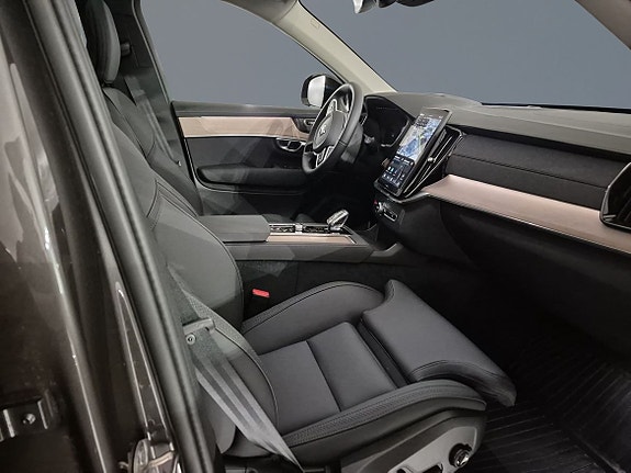 Volvo XC90 5 of 15