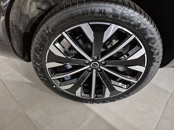 Volvo XC90 8 of 15