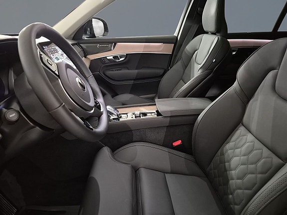 Volvo XC90 3 of 15