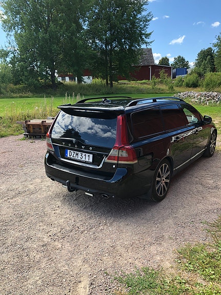 Volvo V70 2 of 6