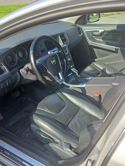 Volvo V60 7 of 8