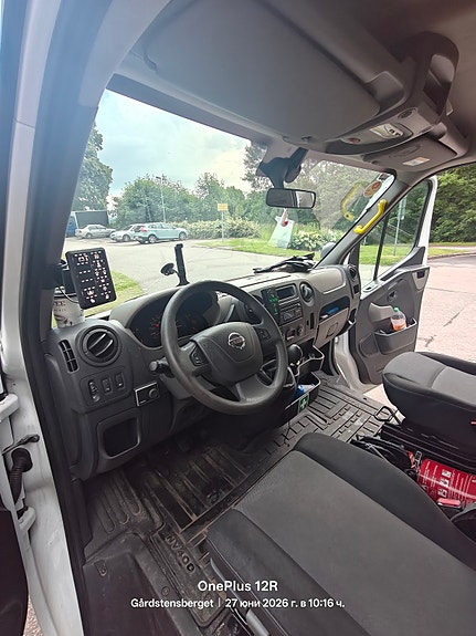 Nissan NV400 5 of 6