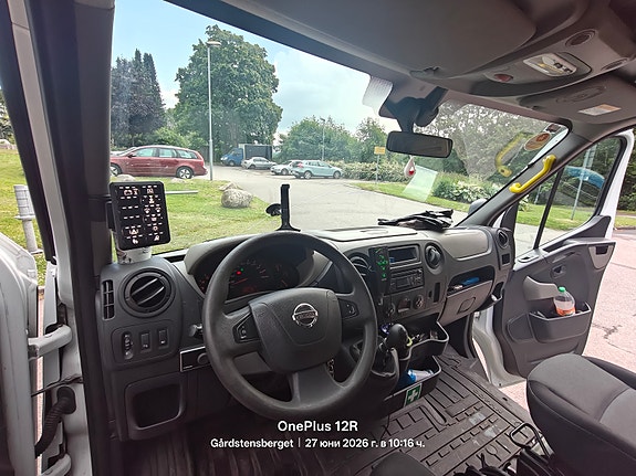 Nissan NV400 6 of 6