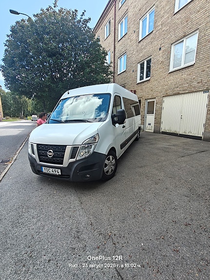 Nissan NV400 4 of 6