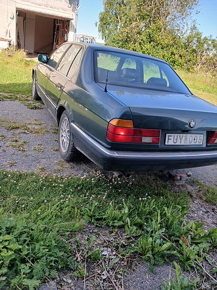 BMW 735i 5 of 13