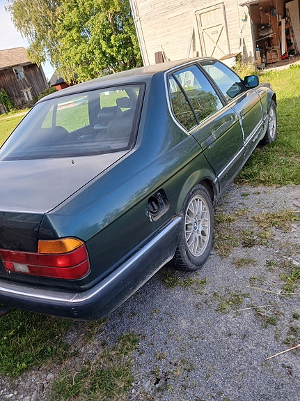BMW 735i 3 of 13