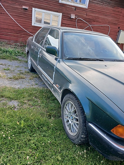 BMW 735i 2 of 13