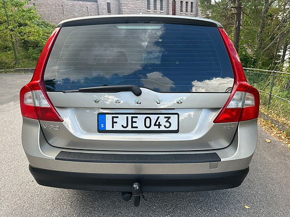 Volvo V70 3 of 5