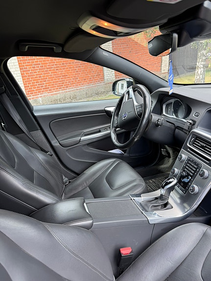 Volvo V60 Cross Country 4 of 5