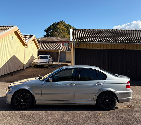 BMW 320i 4 of 9