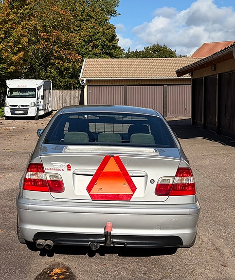 BMW 320i 3 of 9