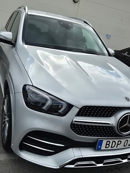 Mercedes-Benz GLE300 d 2 of 12