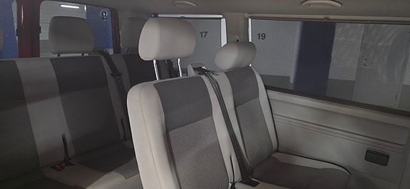Volkswagen Caravelle 17 of 22