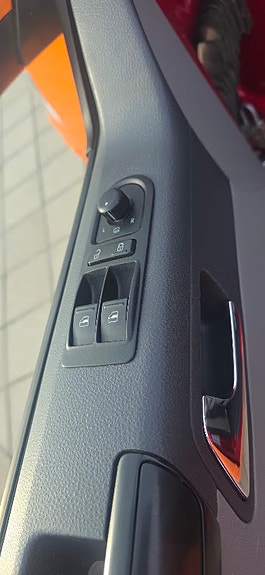 Volkswagen Caravelle 14 of 22