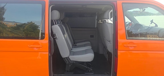 Volkswagen Caravelle 5 of 22