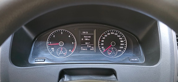 Volkswagen Caravelle 12 of 22