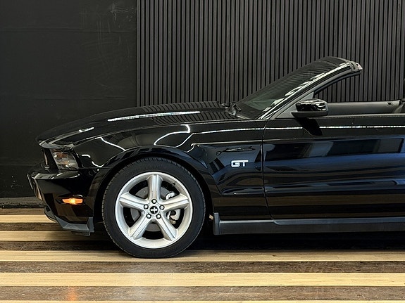 Ford Mustang 7 of 27