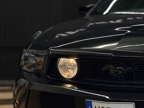 Ford Mustang 4 of 27