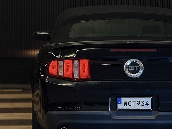 Ford Mustang 12 of 27
