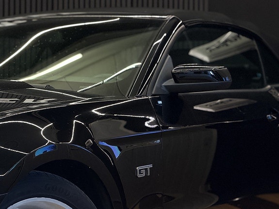 Ford Mustang 9 of 27
