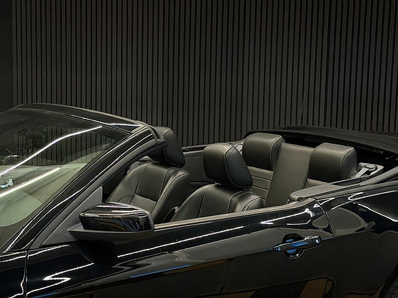 Ford Mustang 14 of 27