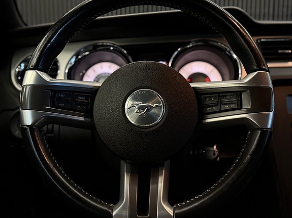 Ford Mustang 19 of 27