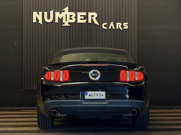Ford Mustang 10 of 27