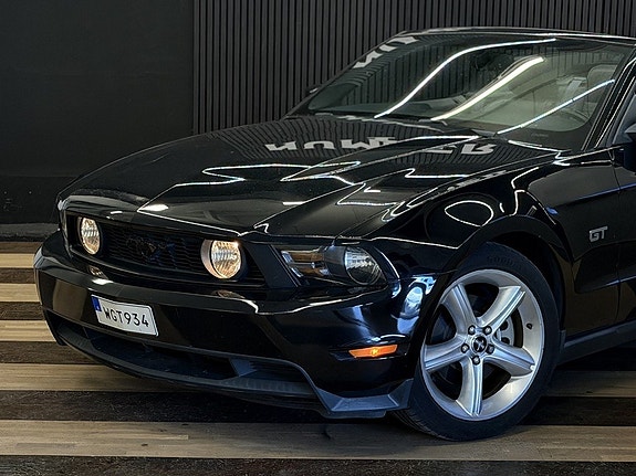 Ford Mustang 3 of 27