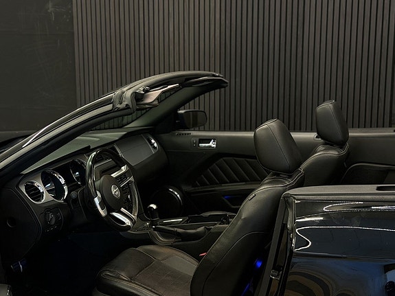 Ford Mustang 13 of 27
