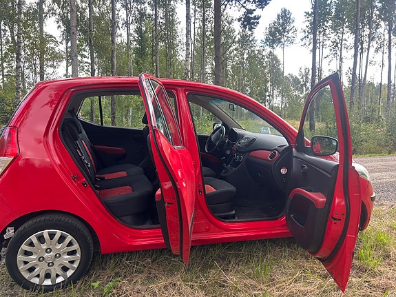 Hyundai i10 3 of 7